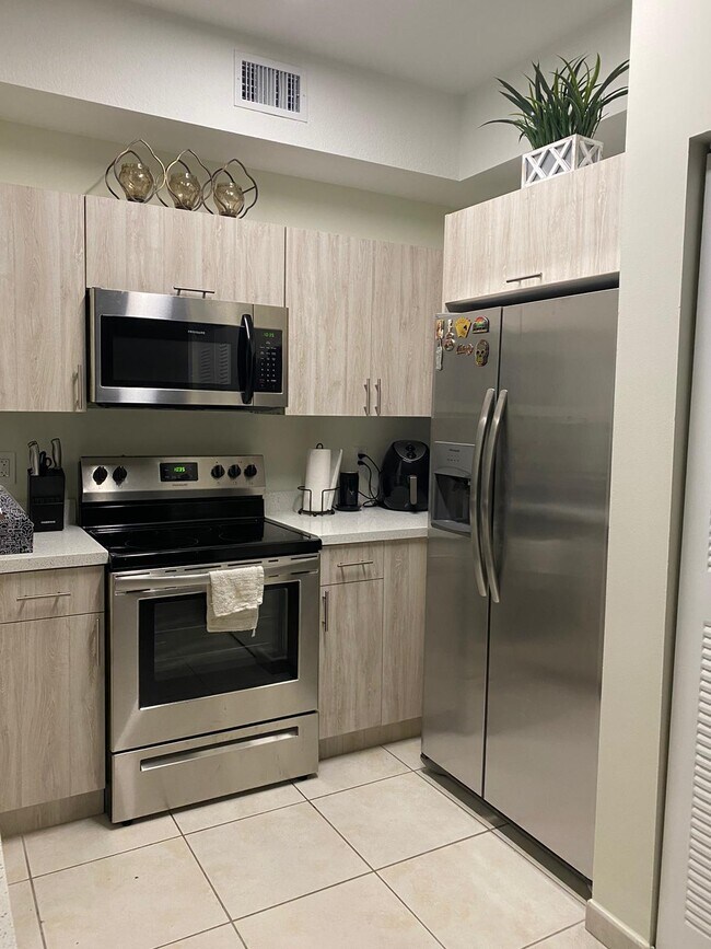 Building Photo - 7350 NW 114th Ave