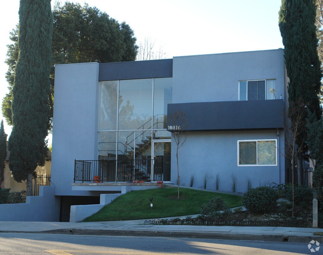 Foto del edificio - The Camarillo Avenue Apartments