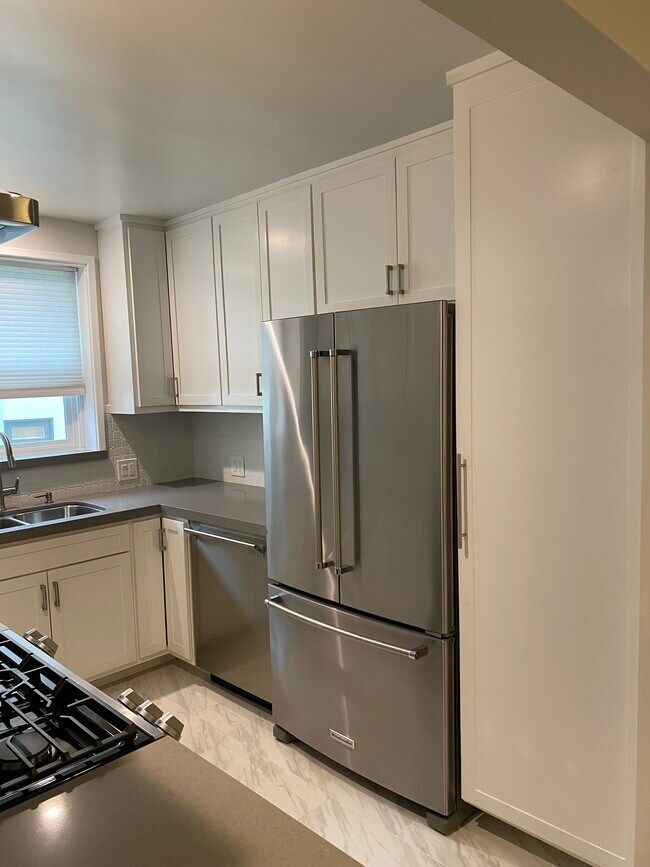 Kitchen - 1119 Washington Ave