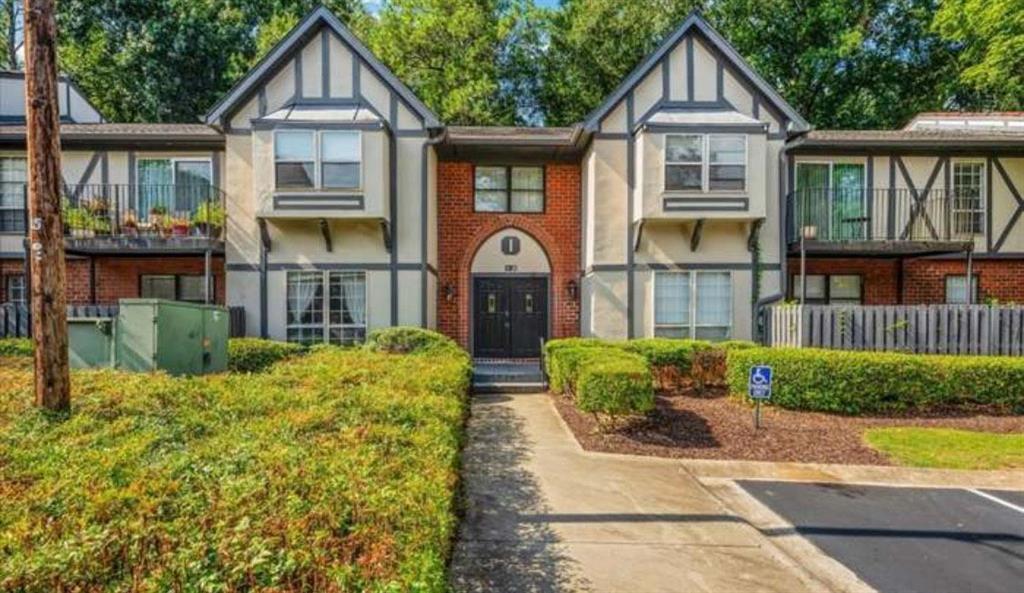 Foto principal - 6851 Roswell Rd