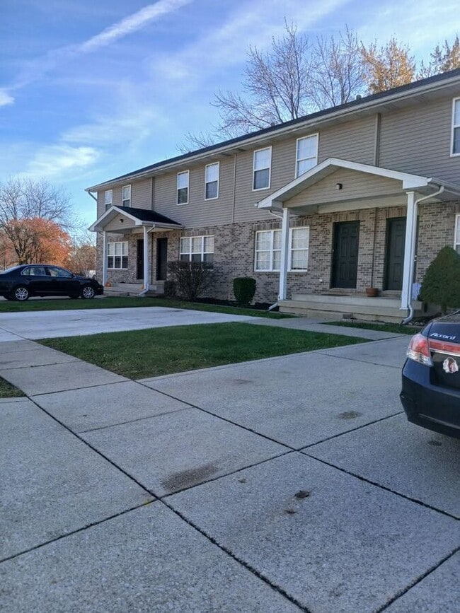 Building Photo - 1806 Dainesway Dr