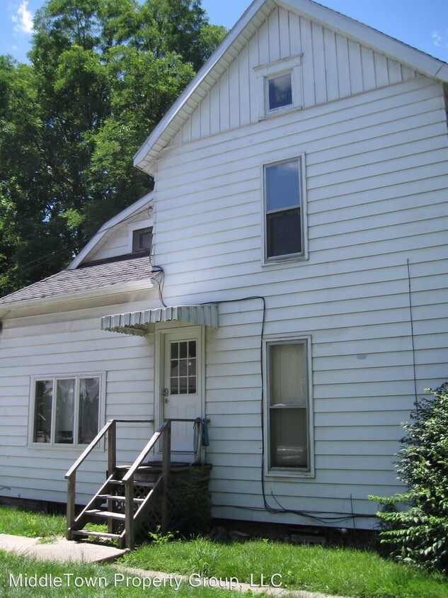 Primary Photo - 811-813 W University Ave