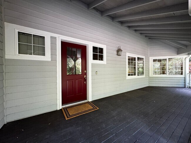 Foto del edificio - 3-Bedroom Secluded Poulsbo Home