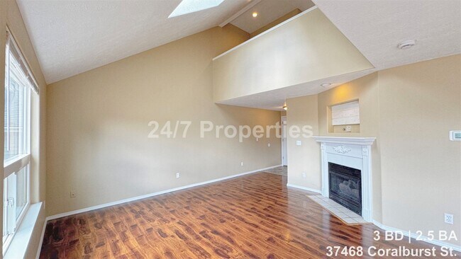 Building Photo - Remodeled 3 BD | 2.5 BA Home - Sandy