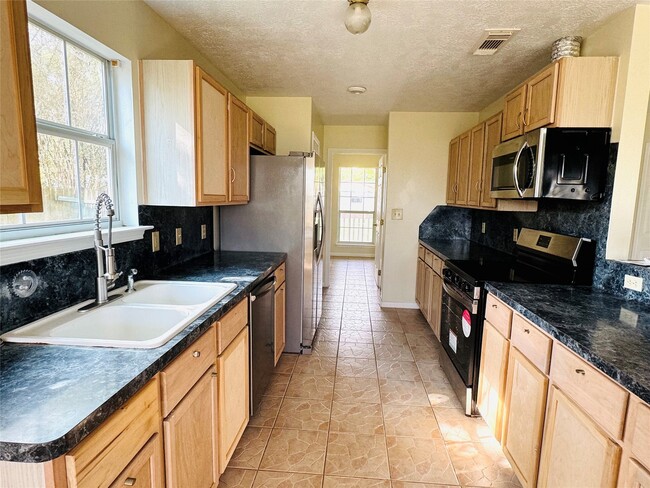 Building Photo - 17202 E Shawnee