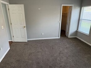 Building Photo - 464 Vermont Ave