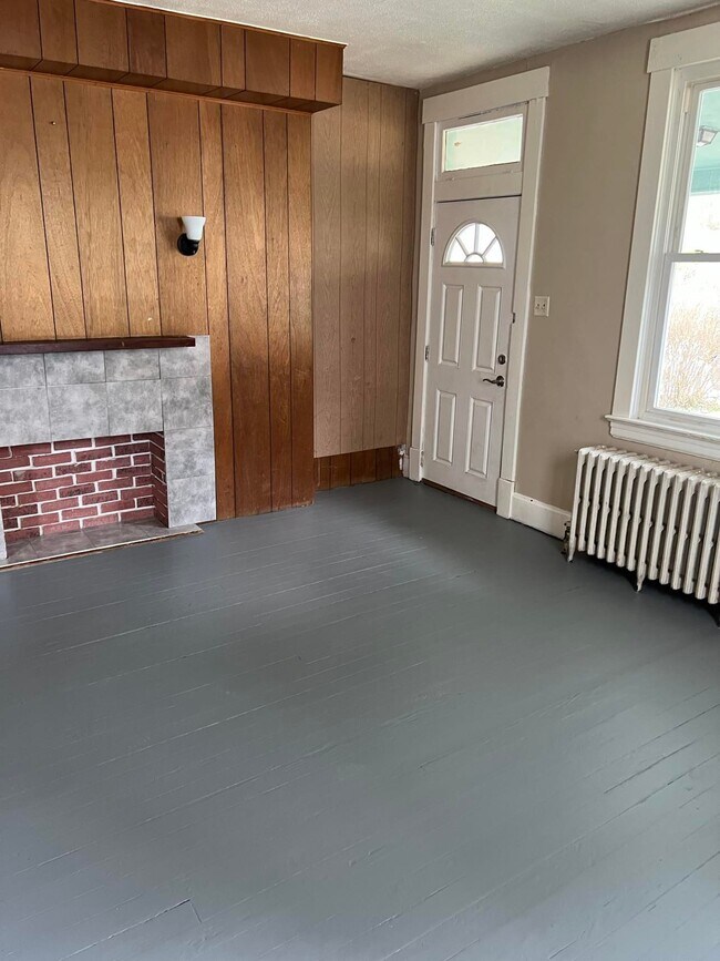 Living room - 390 Corinne Ave