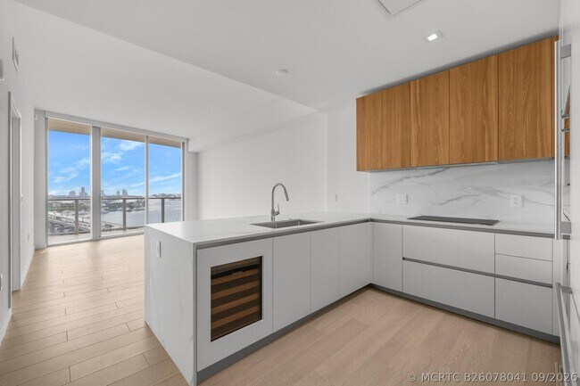 Building Photo - 1400 Biscayne Blvd