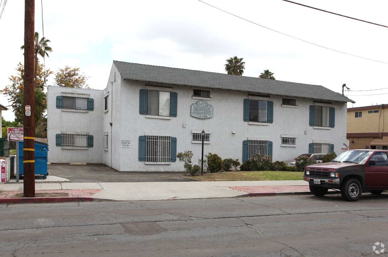 Foto del edificio - 4423 Menlo Ave