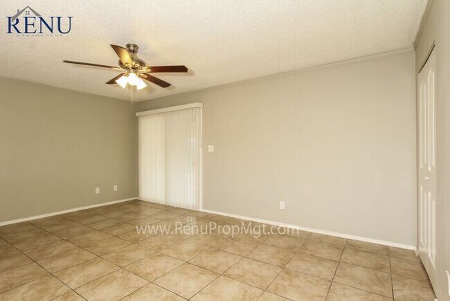 Foto del edificio - 4 bed, 2 bath with RV Gate!