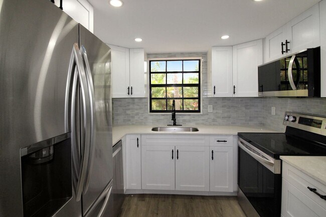 Foto del edificio - Manasota Beach Gardens Annual Condo Rent
