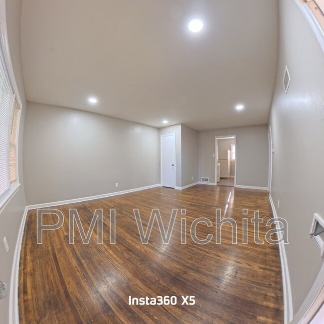 Foto del edificio - 6163 E Boston St