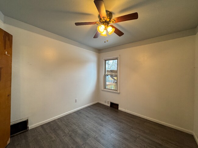 Foto del edificio - 1403 E Maxlow Ave