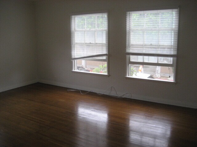 Foto del edificio - 8722 Holloway Dr