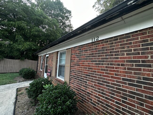 Building Photo - 112 Robbins Ave