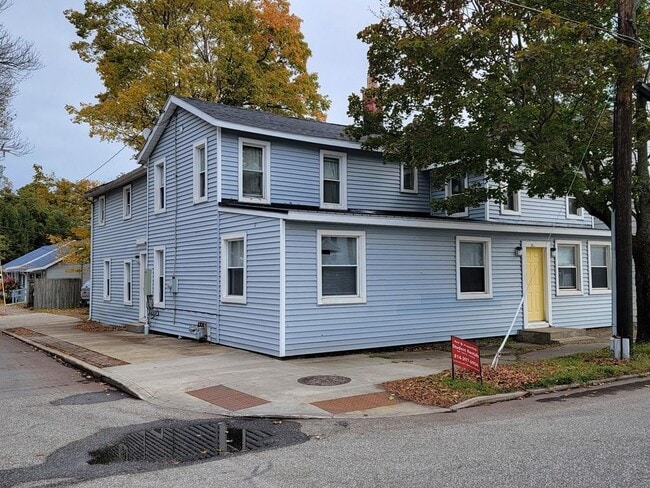 Building Photo - 133 Meadville St