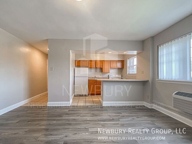 Building Photo - 305 San Juan Dr