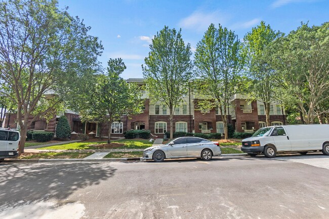 Building Photo - 518 Clarice Ave