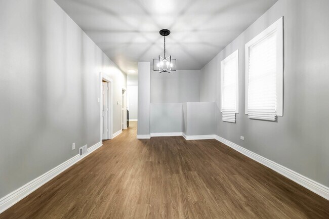 Building Photo - 7917 S Ellis Ave