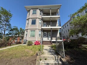 Building Photo - 32 Woodbine St