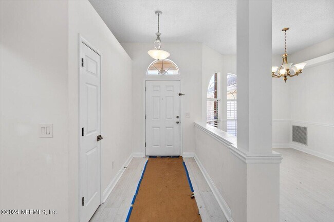 Building Photo - 1722 Branch Vine Dr W