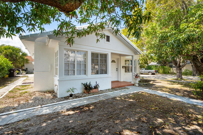 Building Photo - 4815 N Flagler Dr