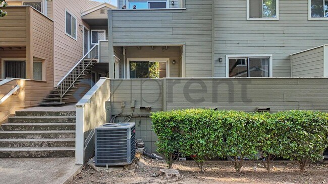 Building Photo - Unit 164