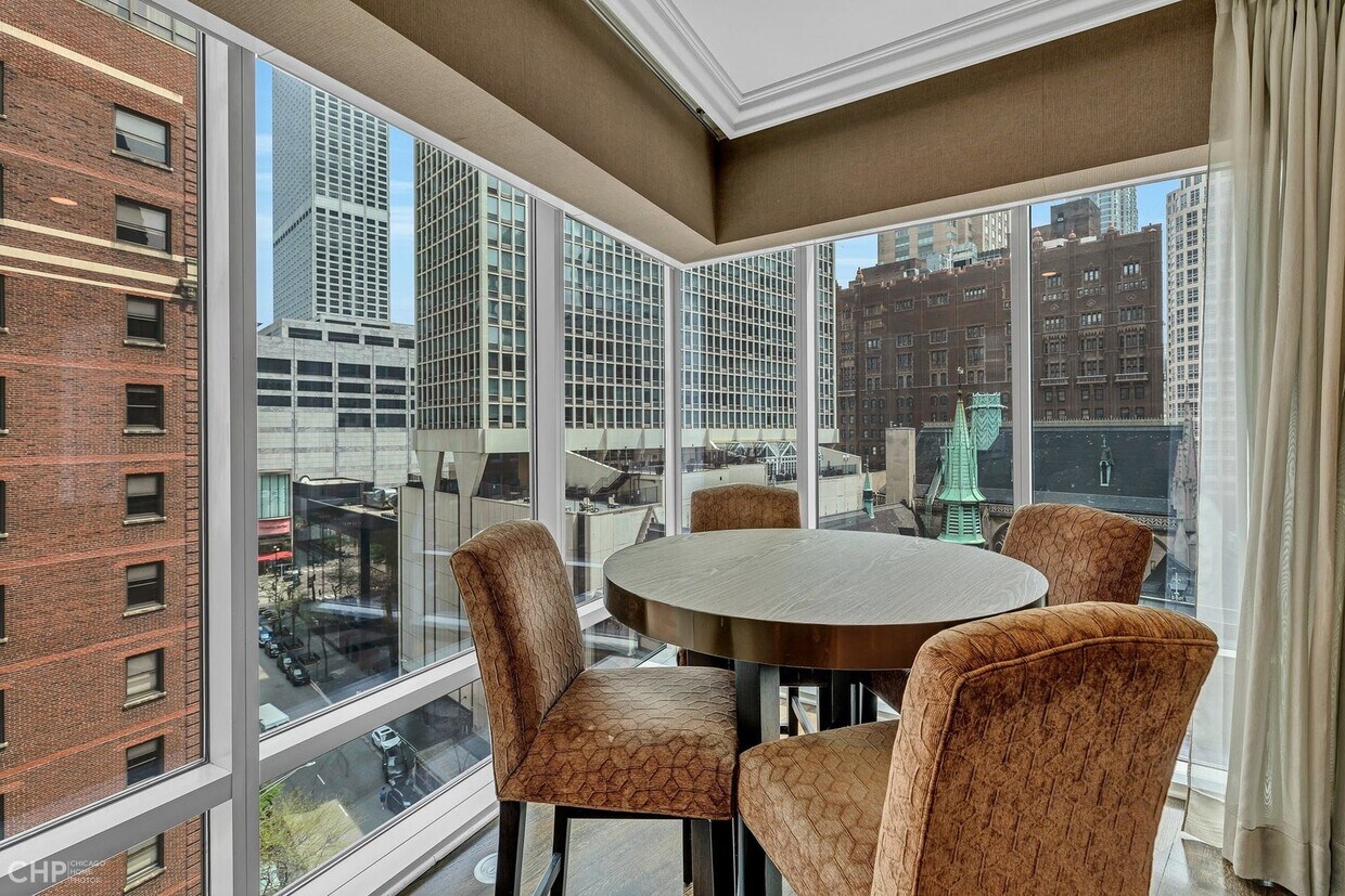 Foto principal - 50 E Chestnut St