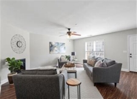 Persianas en todas las ventanas - 1109 Maple Tree Ln