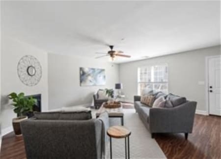 Blinds on all windows - 1109 Maple Tree Ln