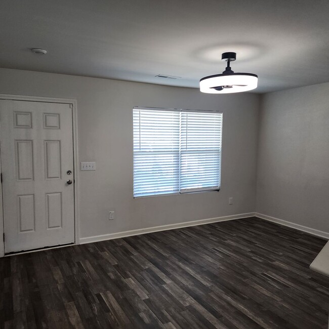 Foto del edificio - Almost New House for Rent in Lexington!