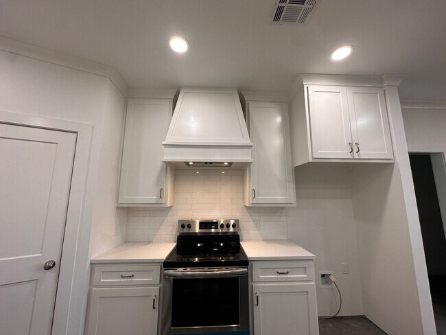 Building Photo - Wonderful 3/2 in South Lake Charles!