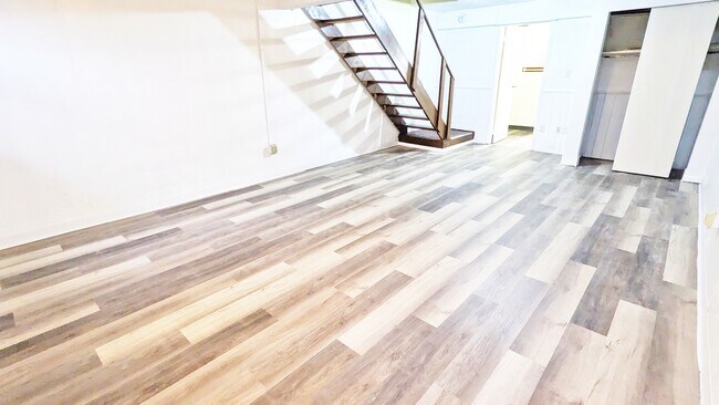 Foto del edificio - 534 E Graham Pl