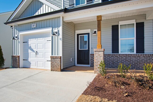 Building Photo - Brand new 3 bedroom charmer close to downt...