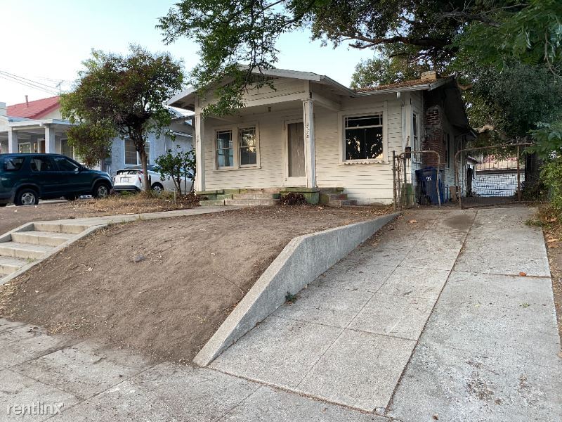 Primary Photo - 3 br, 1 bath House - 328 S 8th St