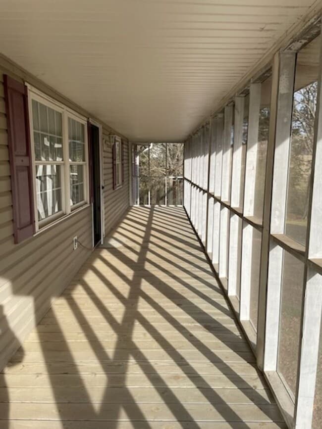 Building Photo - SINGLE FAMILY HOME