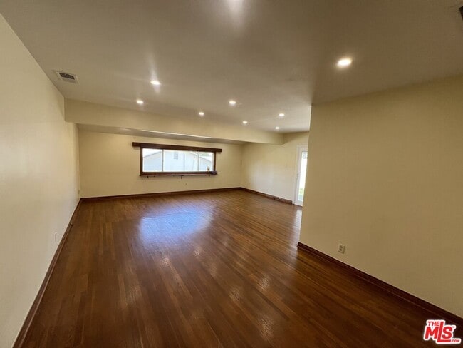 Foto del edificio - 8361 Wentworth St
