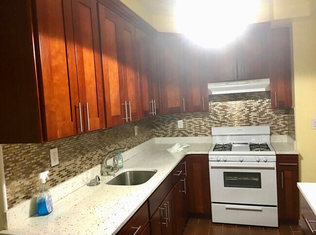 Foto del edificio - 22260 Braddock Ave