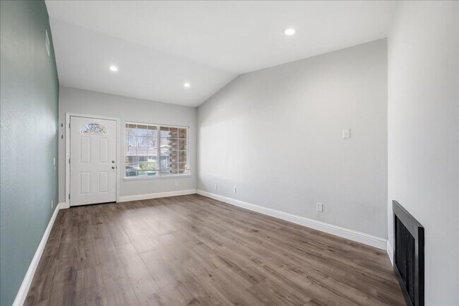 Foto del edificio - 4006-4008 Tricia Way