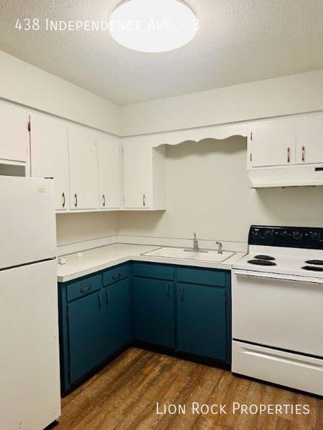 Primary Photo - 2 Bedroom Apartment and Garage Parking Ava...