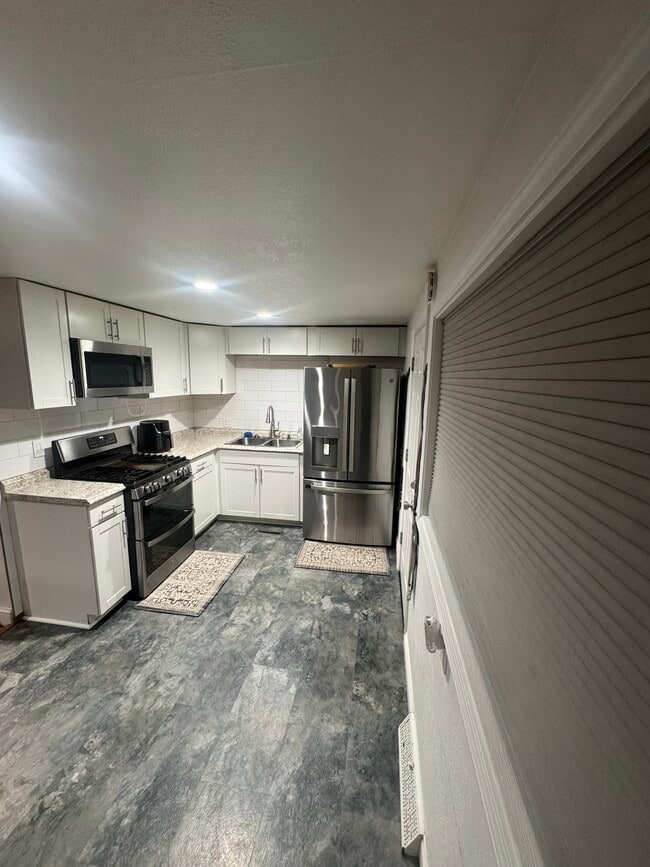 Kitchen - 1728 Beacon Dr