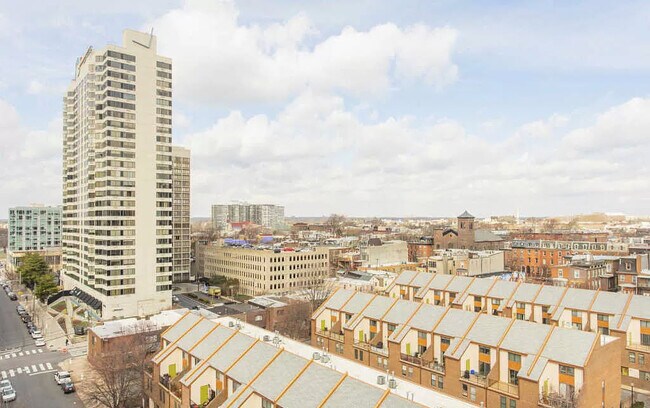 Balcony - 1900 Hamilton St