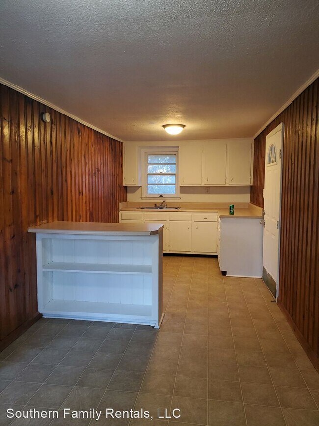 Building Photo - 3 br, 1 bath House - 507 Poplar St.