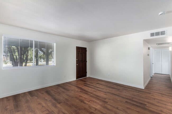 Building Photo - Charming 3-Bedroom, 2-Bath Home in Glendal...