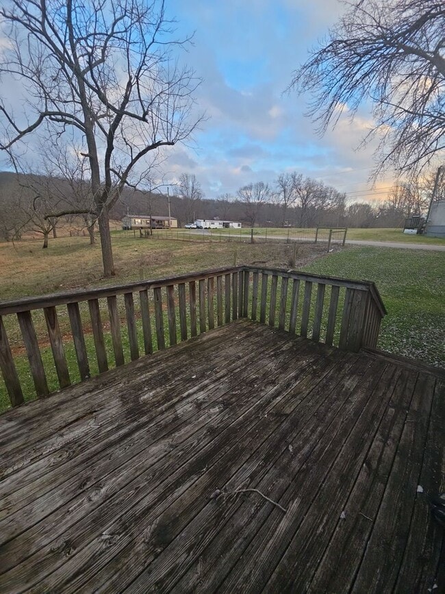 Building Photo - 2-Bedroom, 2-Bath Mobile Home with Front and Back Porches in Sparta