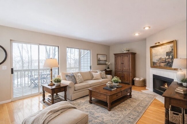 Foto del edificio - 842 W St Johns Pl