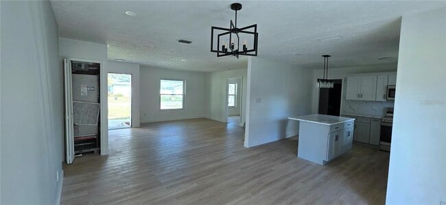 Building Photo - 3206 Las Brisas Dr