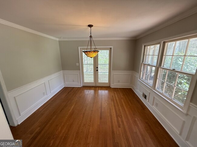 Building Photo - 140 Maple Pl