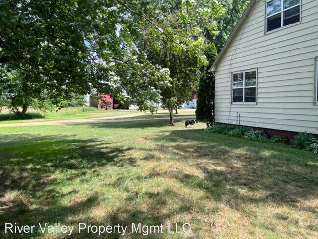 Building Photo - 3 br, 1 bath House - E7172 Cty Rd E