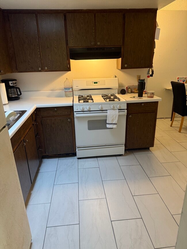 Building Photo - 793 W Mesa Verde Dr